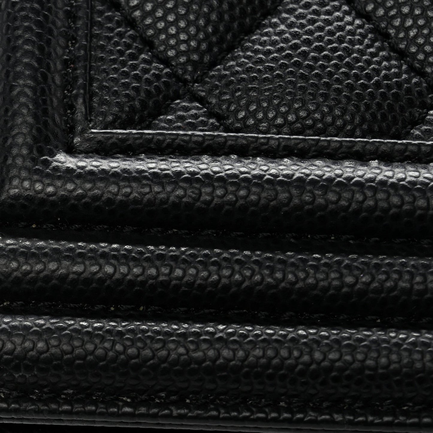 Caviar Quilted Medium Boy Flap Black